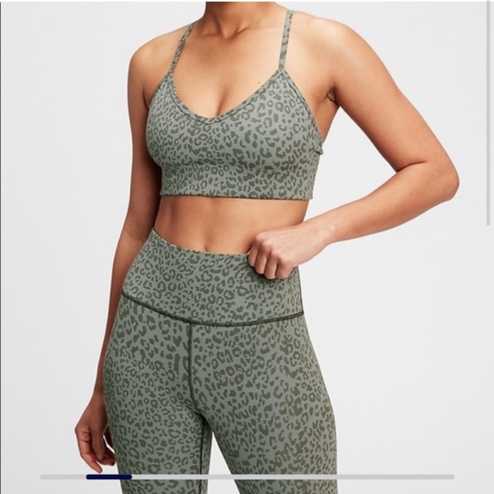 GapFit Sculpt Revolution - Small Pants / Medium Sports Bra